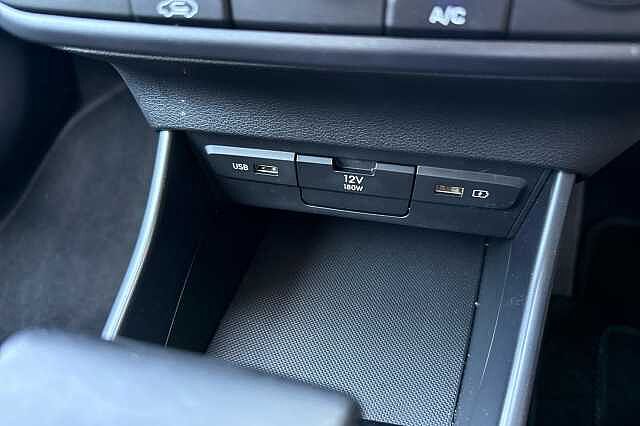 Hyundai Bayon T-GDI SE CONNECT DCT MHEV