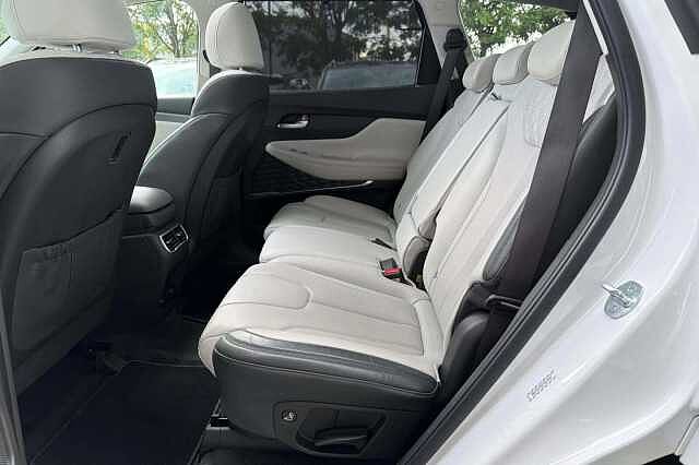 Hyundai Santa Fe 1.6 TGDi Plug-in Hybrid Ultimate 5dr 4WD Auto
